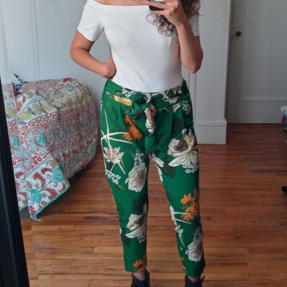 Fashion Nova Emerald Green Floral Cropped Belted Pants Sz S